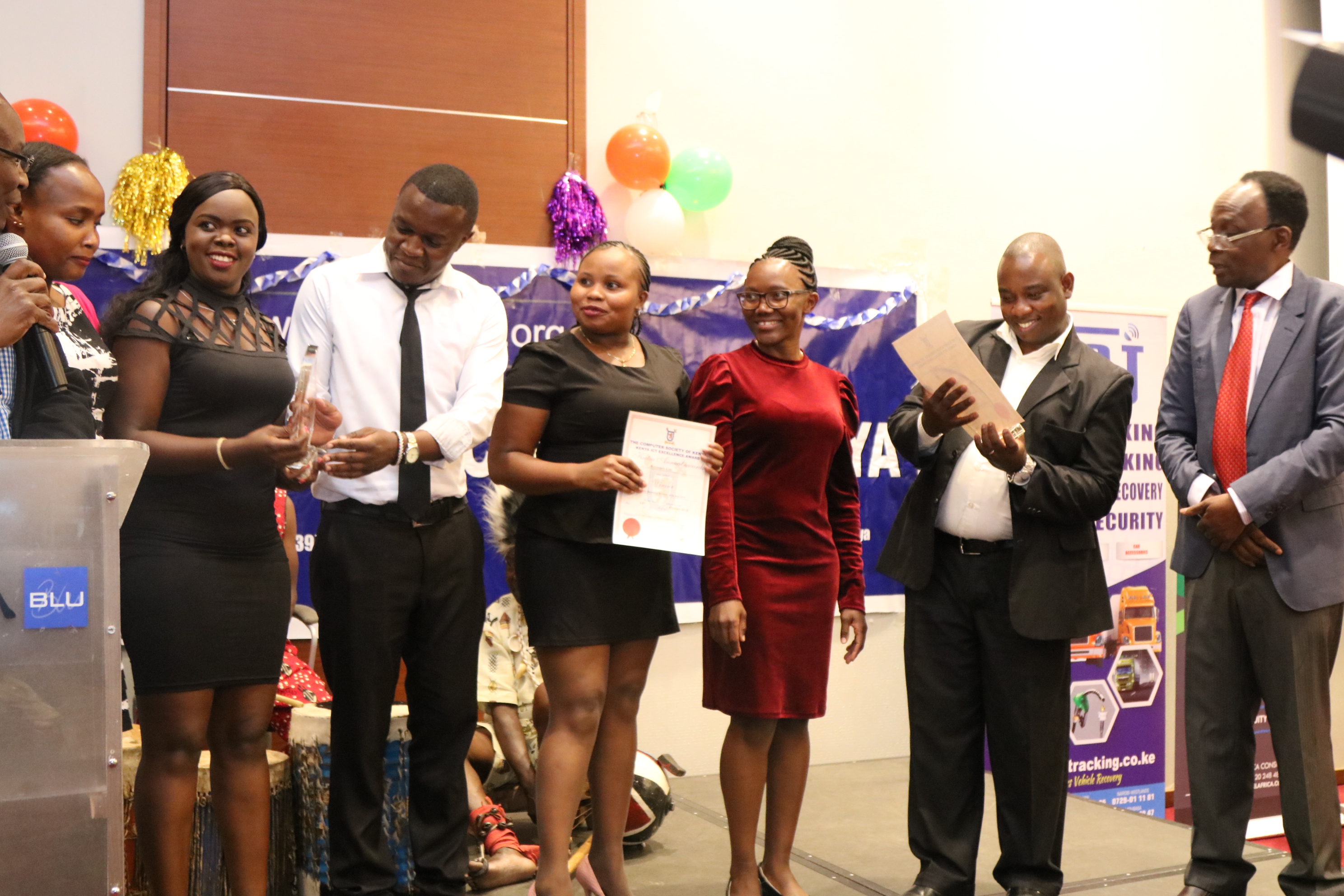 Kenyaweb.com representatives receiving the awards